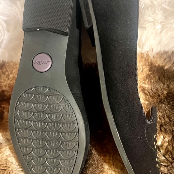 Me Too Black Suede with Gold-Studded Fleur de Lis Smoking Flats! So Chic! Sz. 8M - Picture 7 of 8